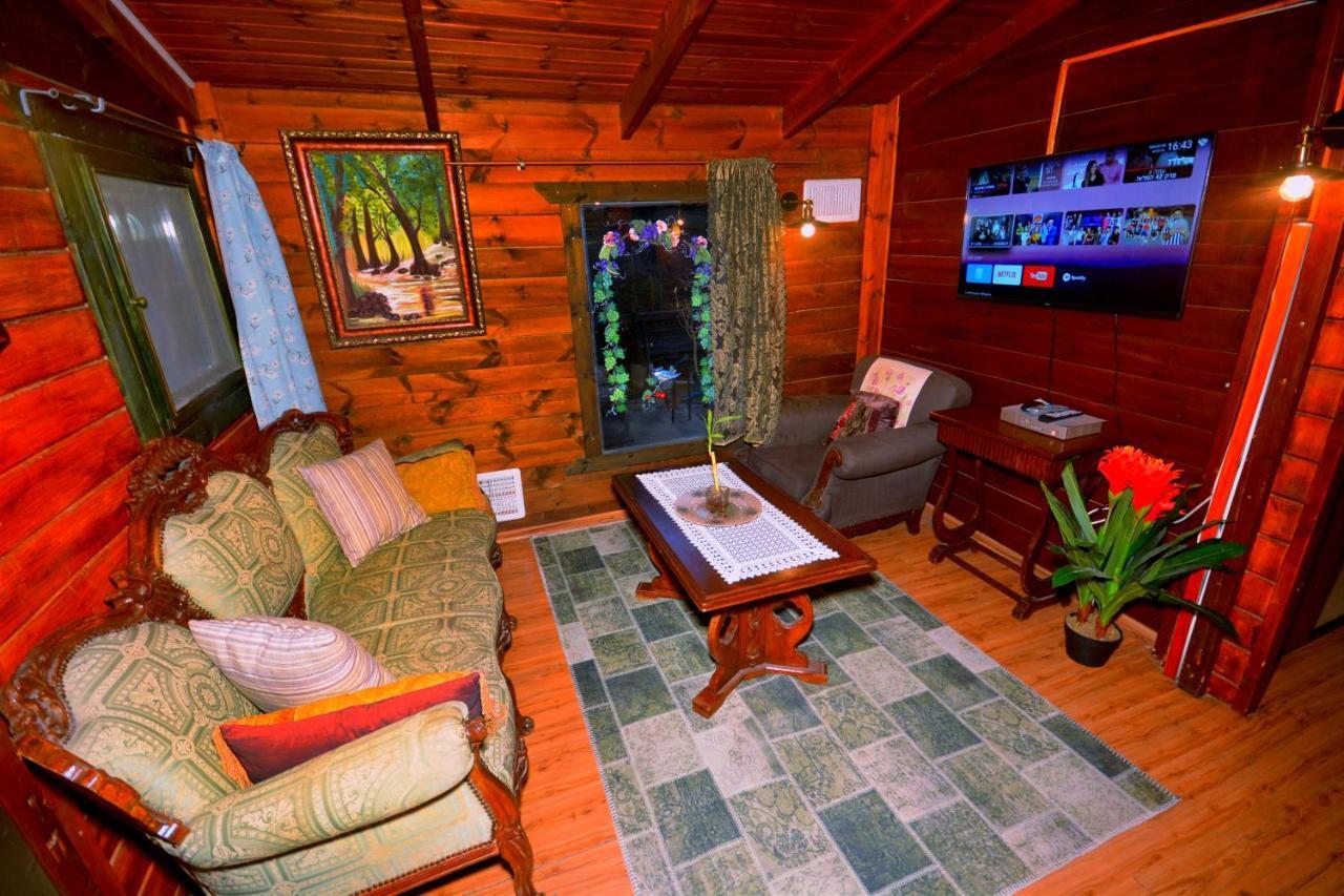 Family Cabin Menaẖemya Exterior foto